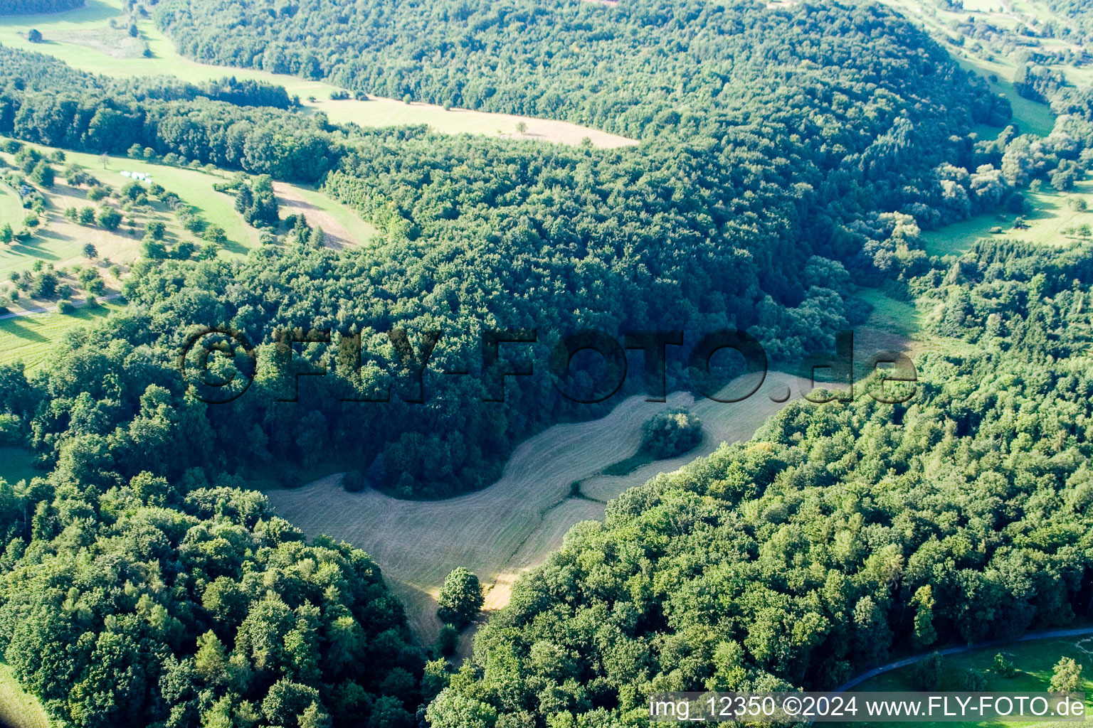 Réserve naturelle de Kettelbachtal à le quartier Obernhausen in Birkenfeld dans le département Bade-Wurtemberg, Allemagne vue d'en haut