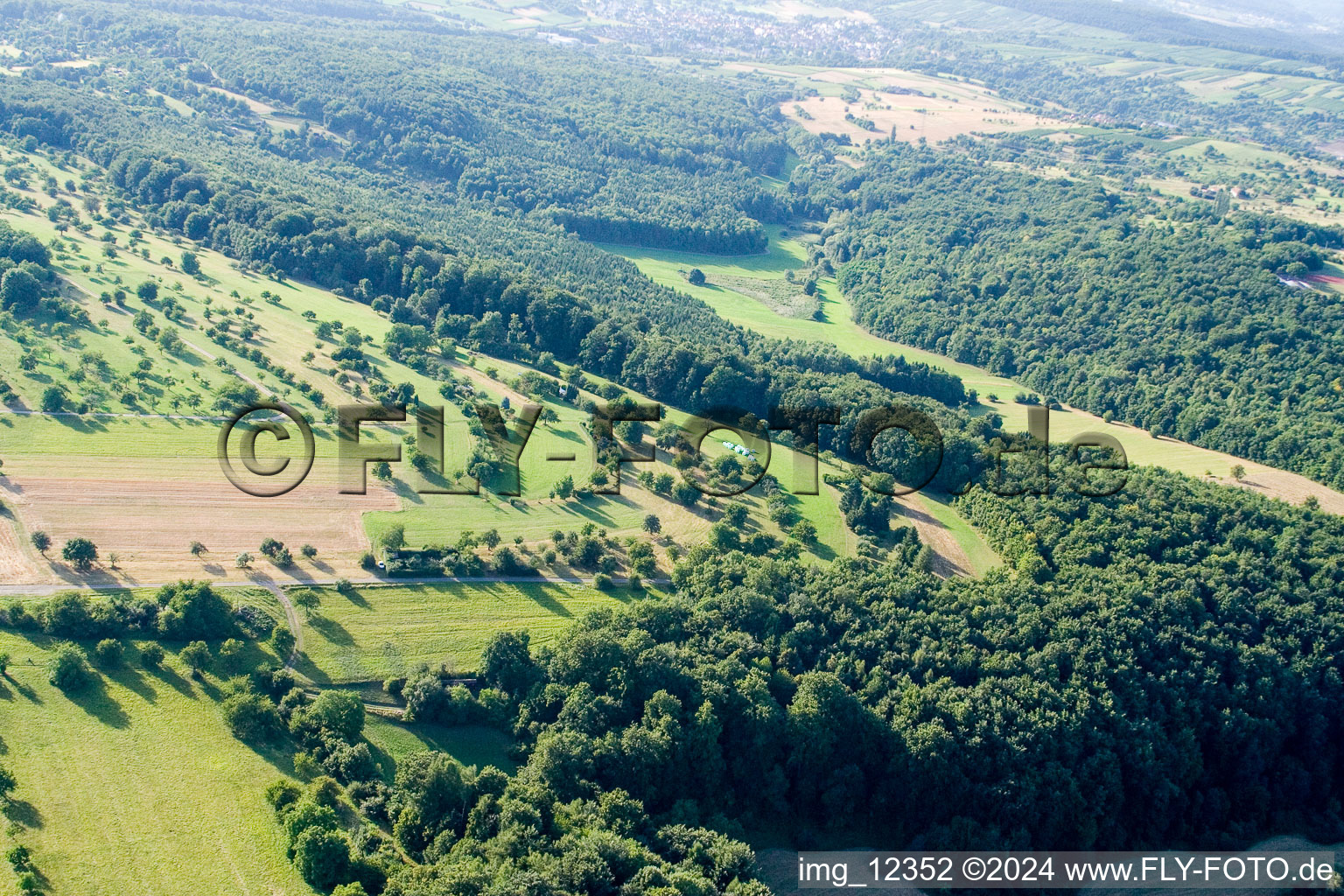 Réserve naturelle de Kettelbachtal à le quartier Obernhausen in Birkenfeld dans le département Bade-Wurtemberg, Allemagne depuis l'avion