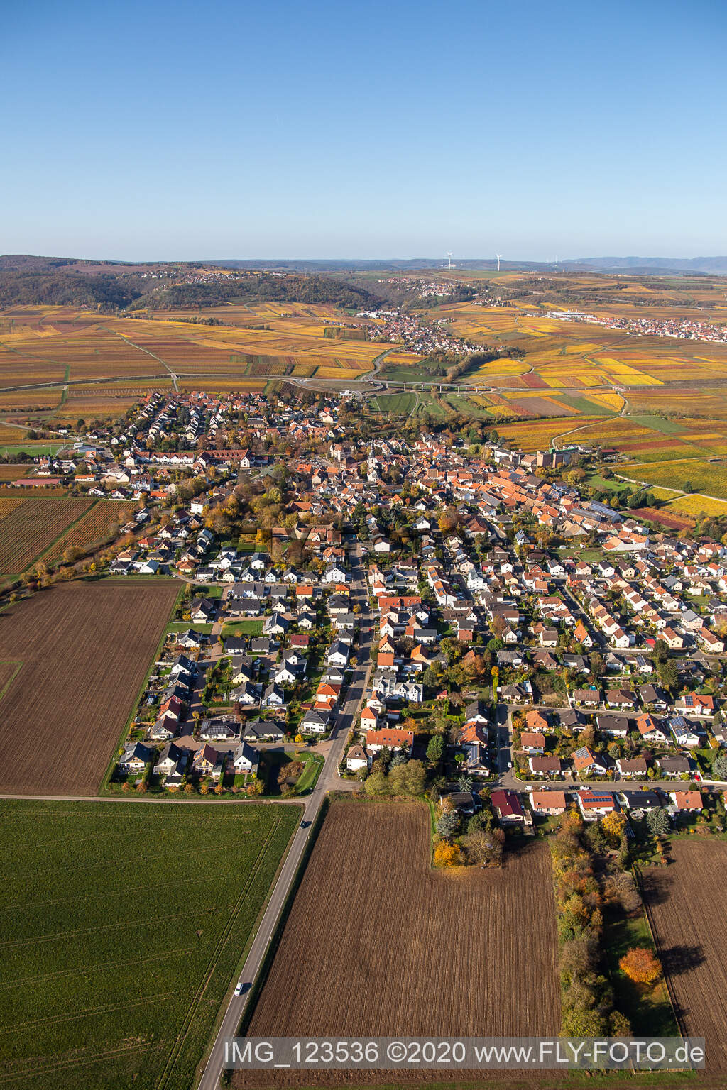 Vue oblique de Kirchheim an der Weinstraße dans le département Rhénanie-Palatinat, Allemagne