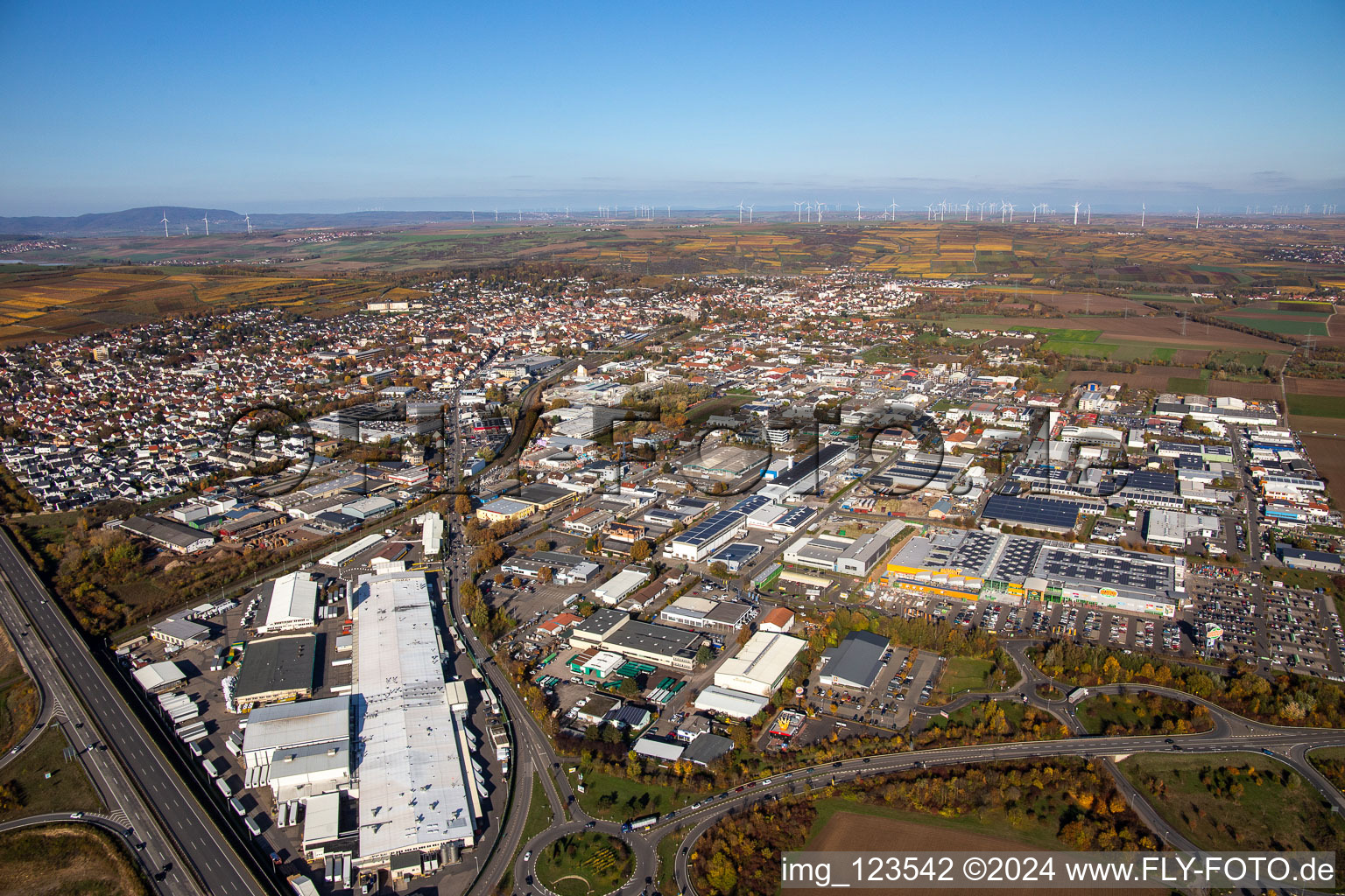 Vue aérienne de Locaux de l'usine Aafes Europa à Grünstadt dans le département Rhénanie-Palatinat, Allemagne