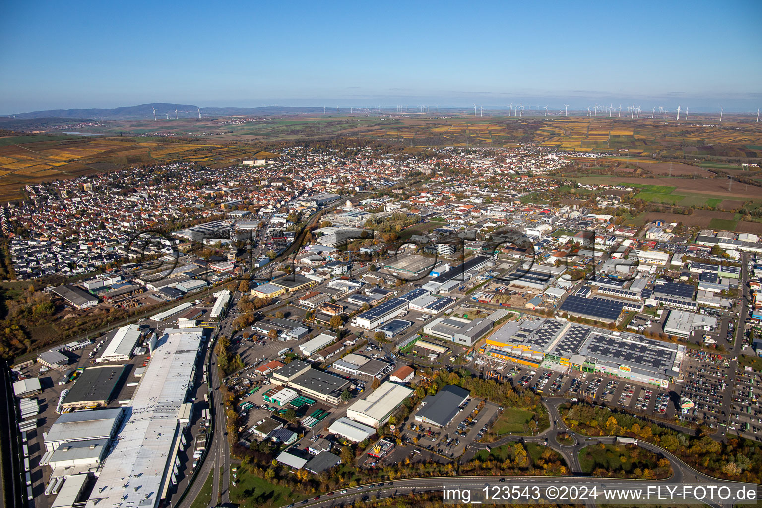 Vue aérienne de Locaux de l'usine Aafes Europa à Grünstadt dans le département Rhénanie-Palatinat, Allemagne