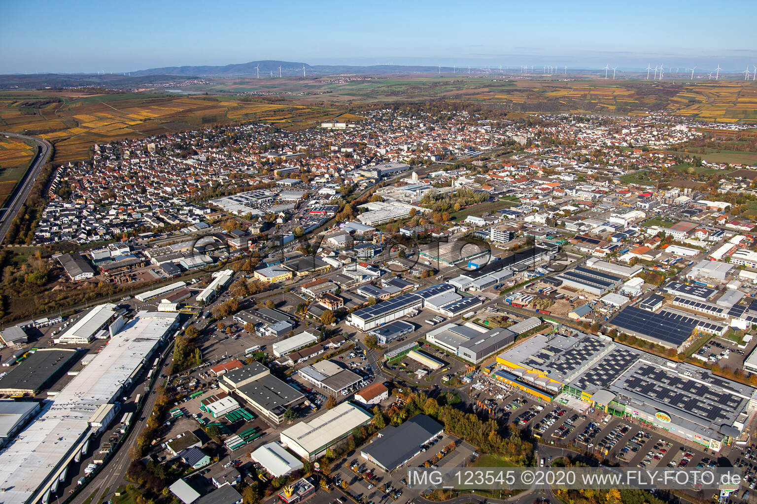 Photographie aérienne de Locaux de l'usine Aafes Europa à Grünstadt dans le département Rhénanie-Palatinat, Allemagne