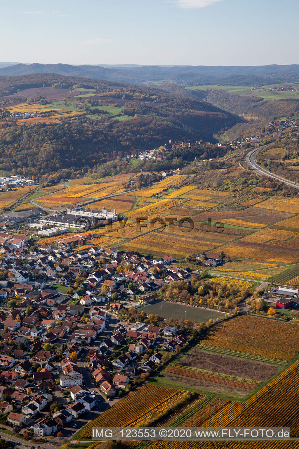 Vue aérienne de Quartier Sausenheim in Grünstadt dans le département Rhénanie-Palatinat, Allemagne