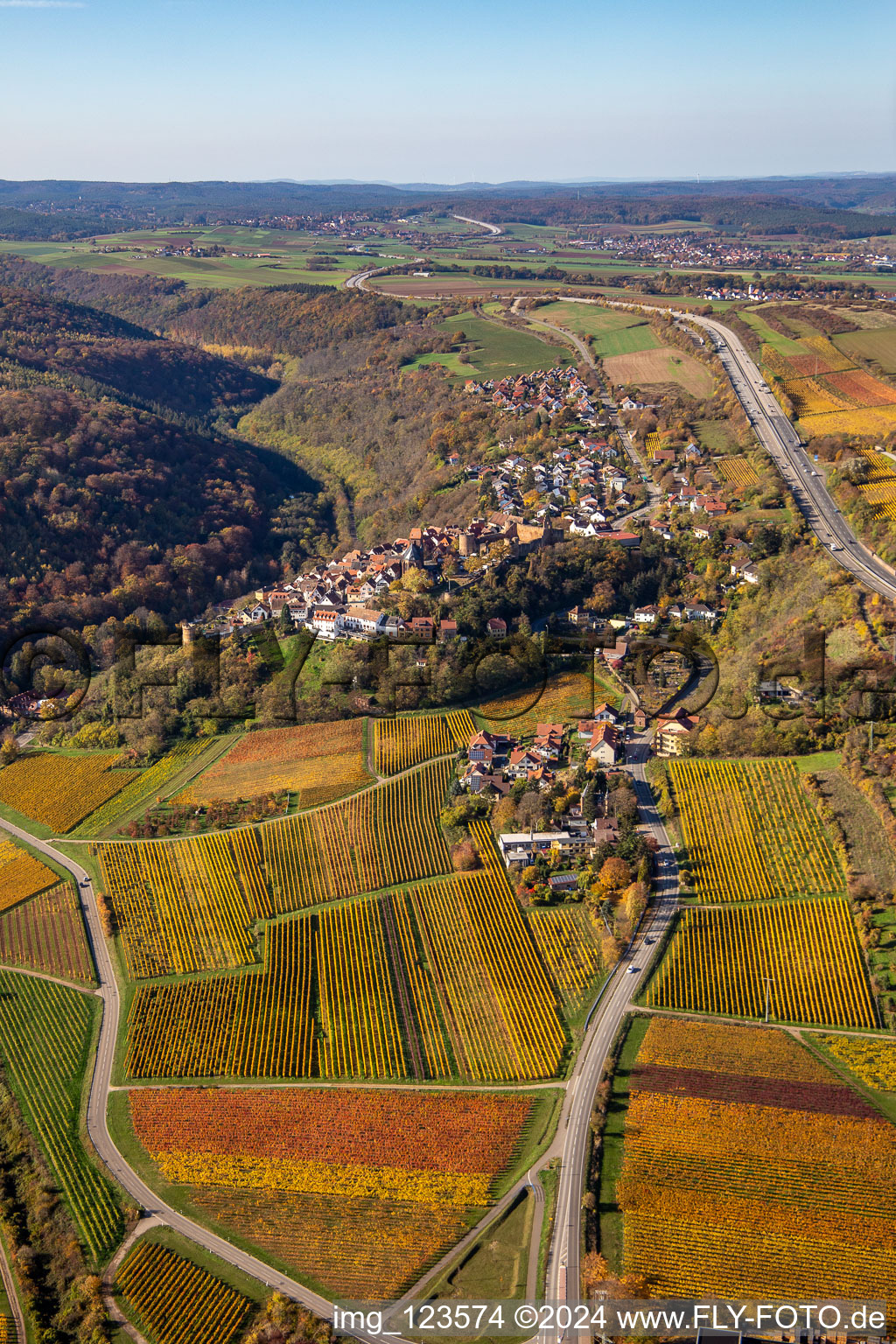 Enregistrement par drone de Neuleiningen dans le département Rhénanie-Palatinat, Allemagne