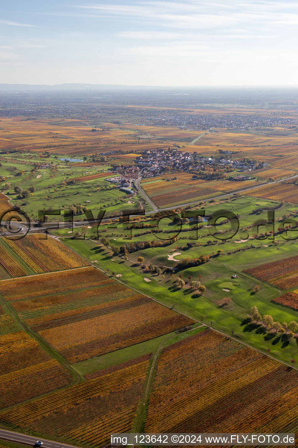 Superficie du terrain de golf Golfgarten Deutsche Weinstraße - Dackenheim - GOLF absolu à Dackenheim dans le département Rhénanie-Palatinat, Allemagne vue d'en haut