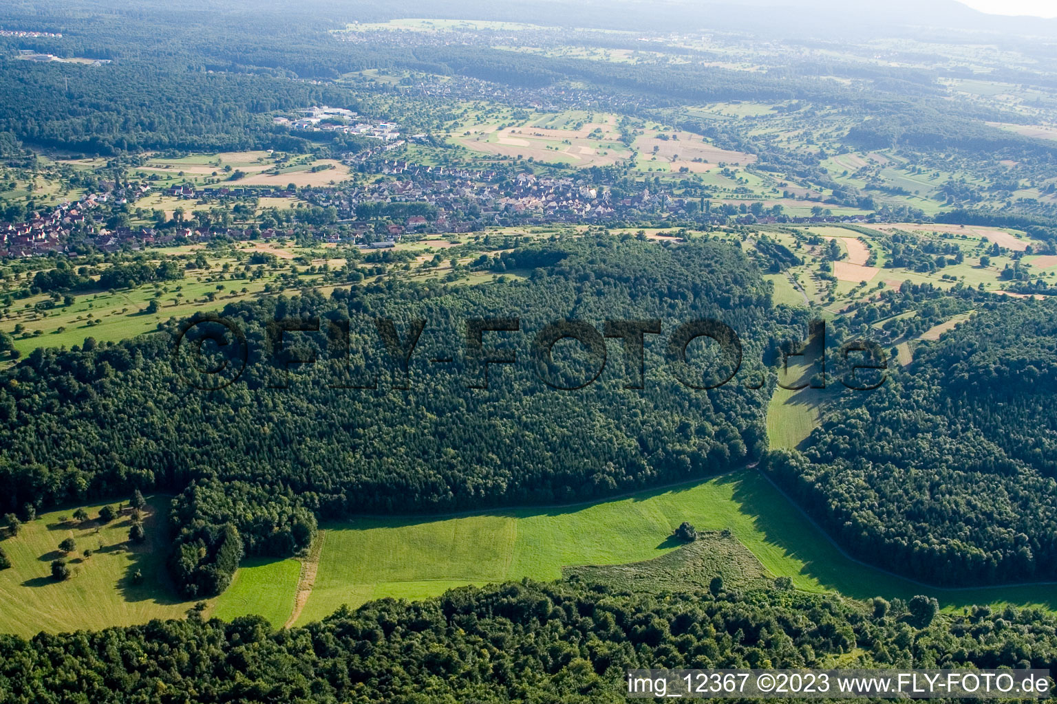 Réserve naturelle de Kettelbachtal à Gräfenhausen dans le département Bade-Wurtemberg, Allemagne vu d'un drone