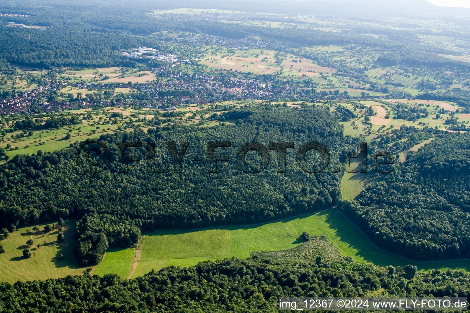 Réserve naturelle de Kettelbachtal à Gräfenhausen dans le département Bade-Wurtemberg, Allemagne vu d'un drone