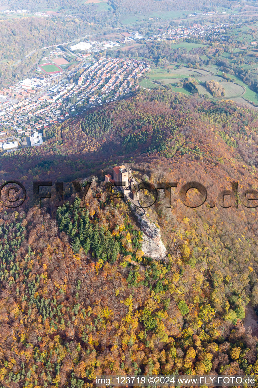 Château de Trifels à Annweiler am Trifels dans le département Rhénanie-Palatinat, Allemagne d'en haut