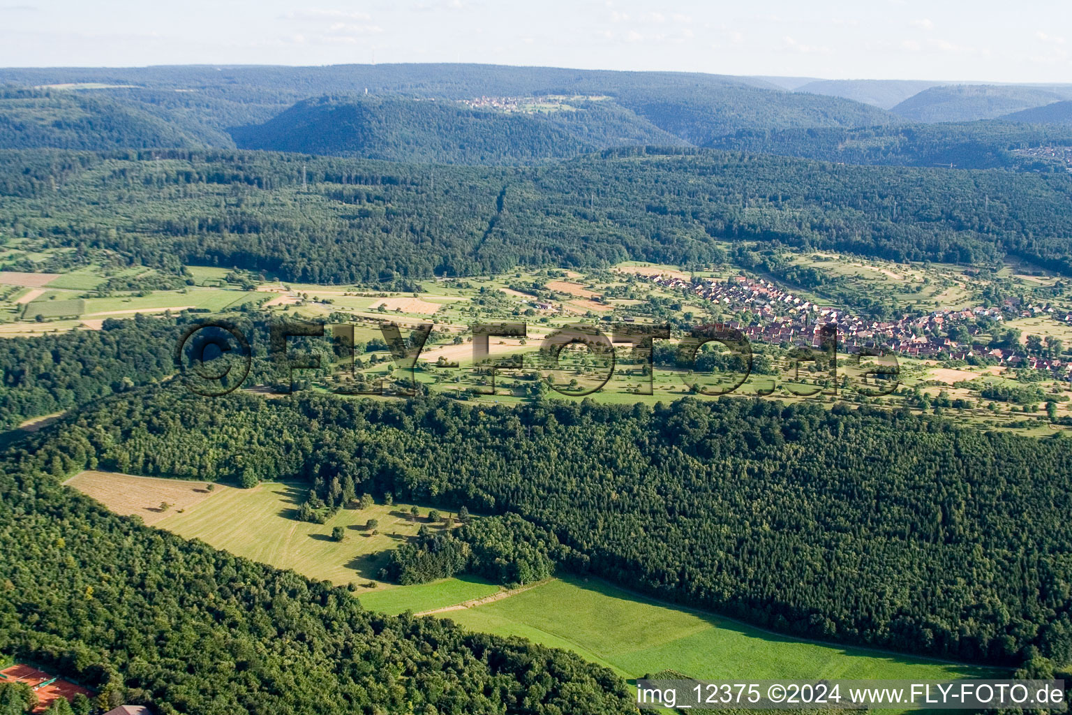 Réserve naturelle de Kettelbachtal à Gräfenhausen dans le département Bade-Wurtemberg, Allemagne vue d'en haut