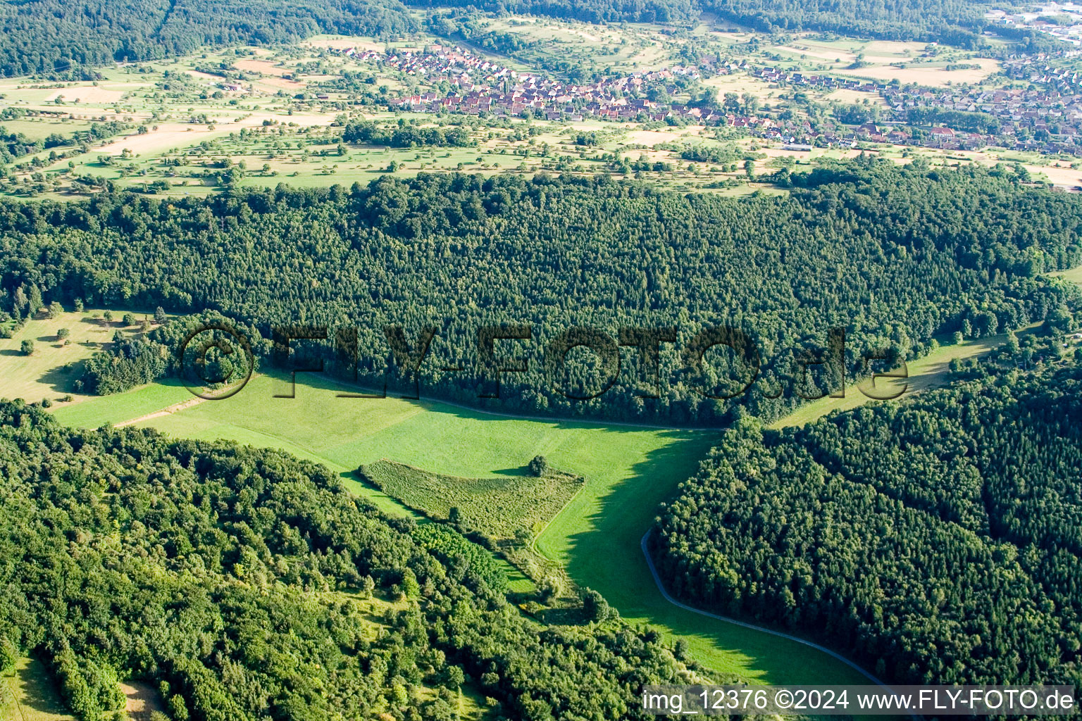 Vue oblique de Montagne de vinaigre à le quartier Obernhausen in Birkenfeld dans le département Bade-Wurtemberg, Allemagne