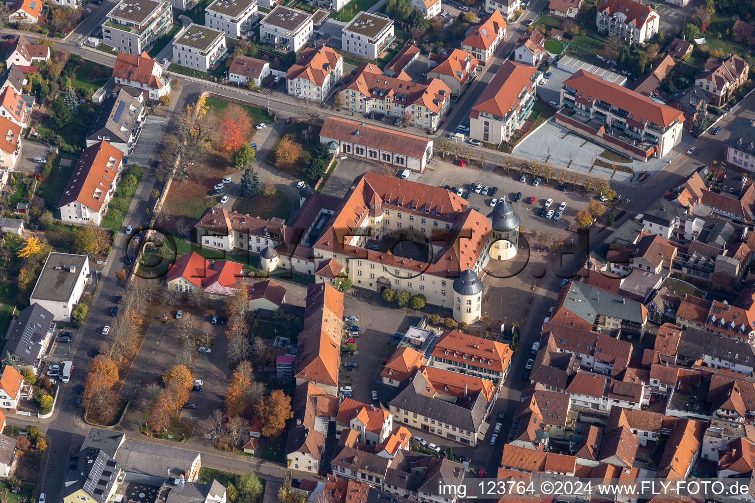 Vue aérienne de Château du Bergzaberner Hof à Bad Bergzabern dans le département Rhénanie-Palatinat, Allemagne