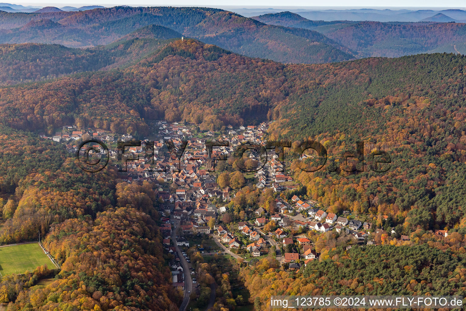 Enregistrement par drone de Dörrenbach dans le département Rhénanie-Palatinat, Allemagne