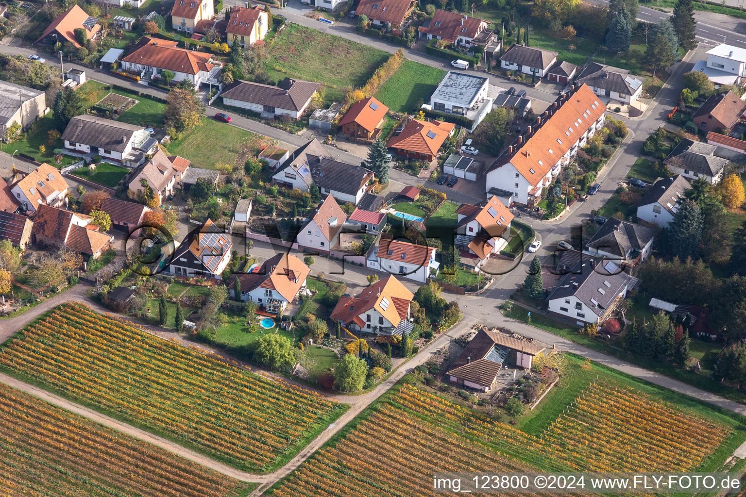 Enregistrement par drone de Quartier Schweigen in Schweigen-Rechtenbach dans le département Rhénanie-Palatinat, Allemagne