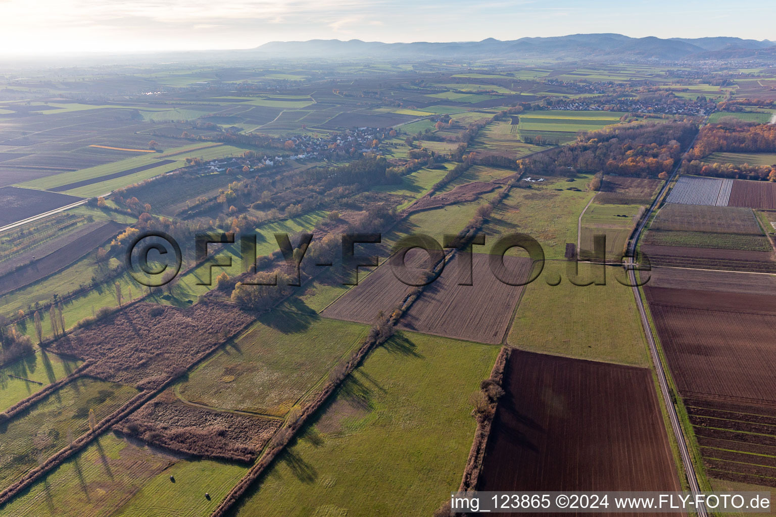 Photographie aérienne de Billigheimer Bruch, Erlenbachtal entre Barbelroth, Hergersweiler et Winden à le quartier Mühlhofen in Billigheim-Ingenheim dans le département Rhénanie-Palatinat, Allemagne