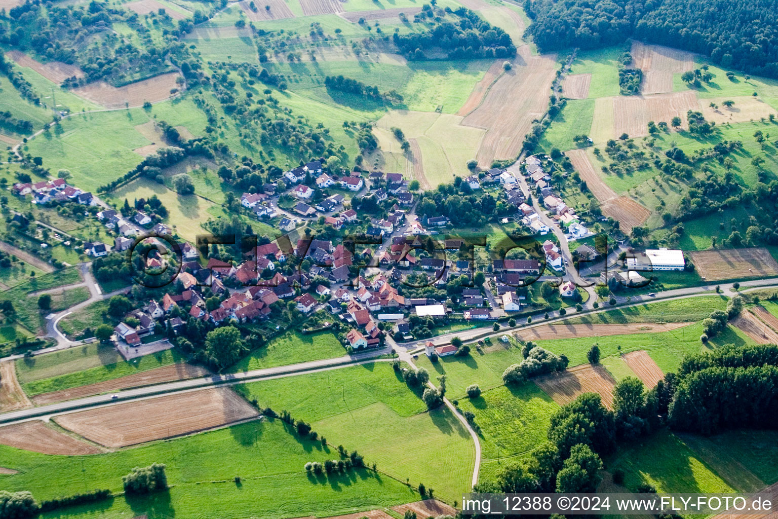 Vue aérienne de De l'est à le quartier Dietenhausen in Keltern dans le département Bade-Wurtemberg, Allemagne