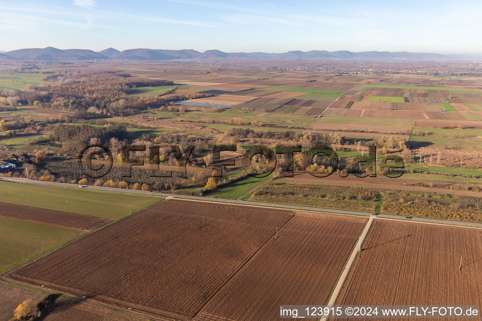 Billigheimer Bruch, Erlenbachtal entre Barbelroth, Hergersweiler et Winden à Winden dans le département Rhénanie-Palatinat, Allemagne d'en haut