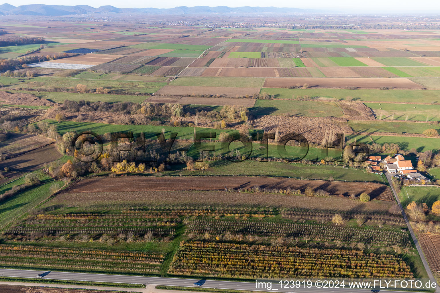 Billigheimer Bruch, Erlenbachtal entre Barbelroth, Hergersweiler et Winden à Winden dans le département Rhénanie-Palatinat, Allemagne depuis l'avion