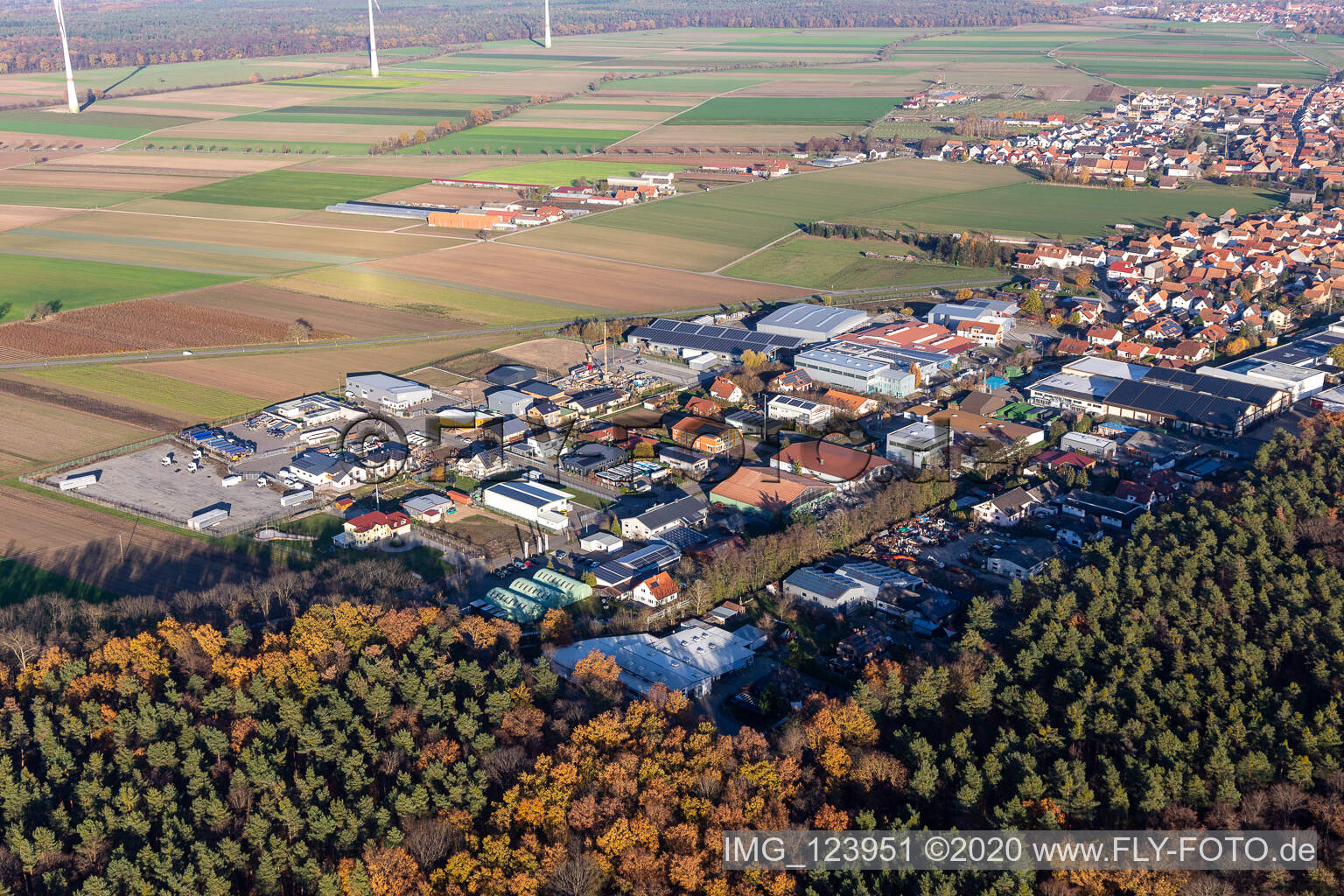 Vue aérienne de Zone commerciale à Gereut à Hatzenbühl dans le département Rhénanie-Palatinat, Allemagne