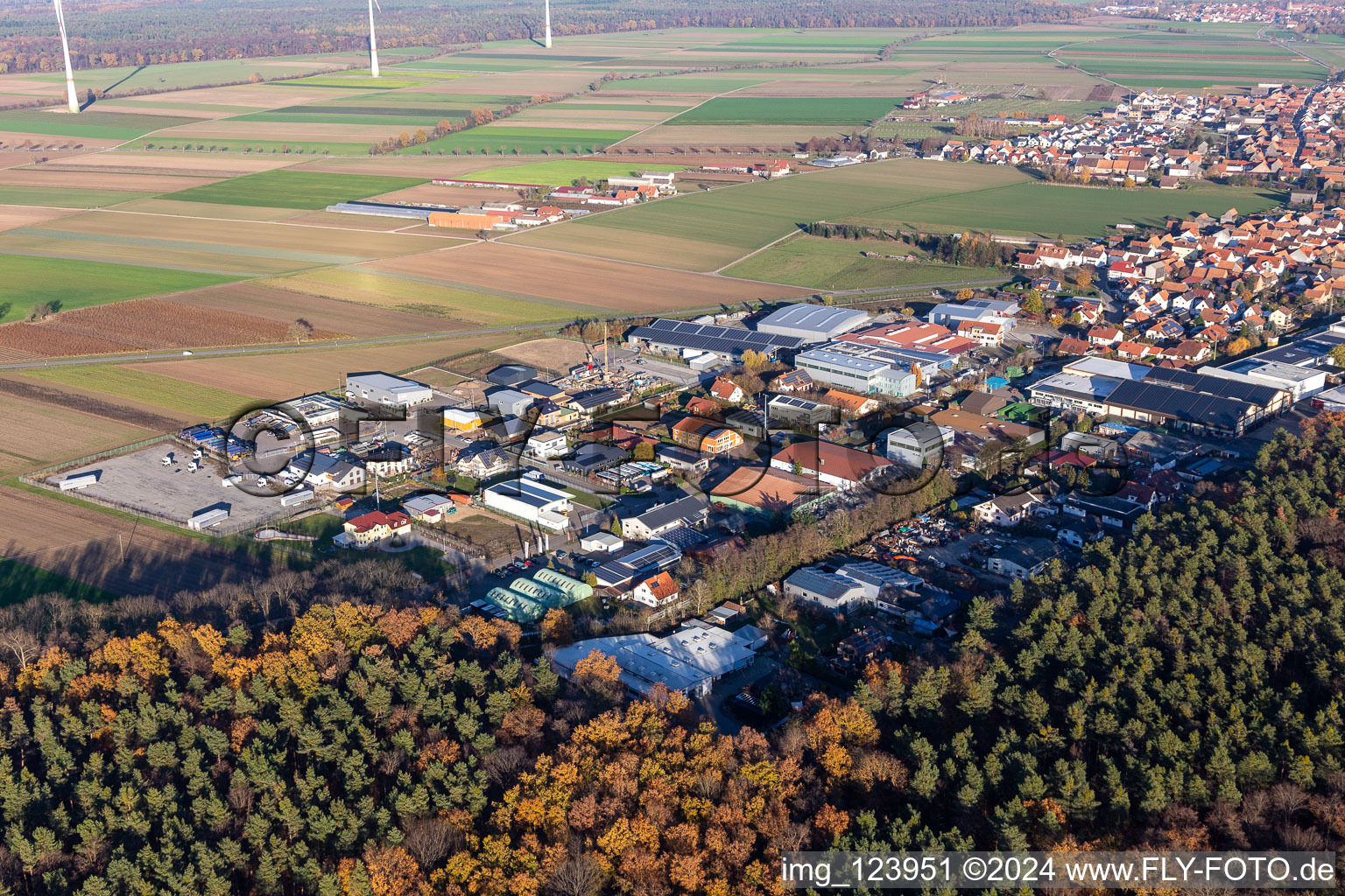 Vue aérienne de Zone commerciale à Gereut à Hatzenbühl dans le département Rhénanie-Palatinat, Allemagne