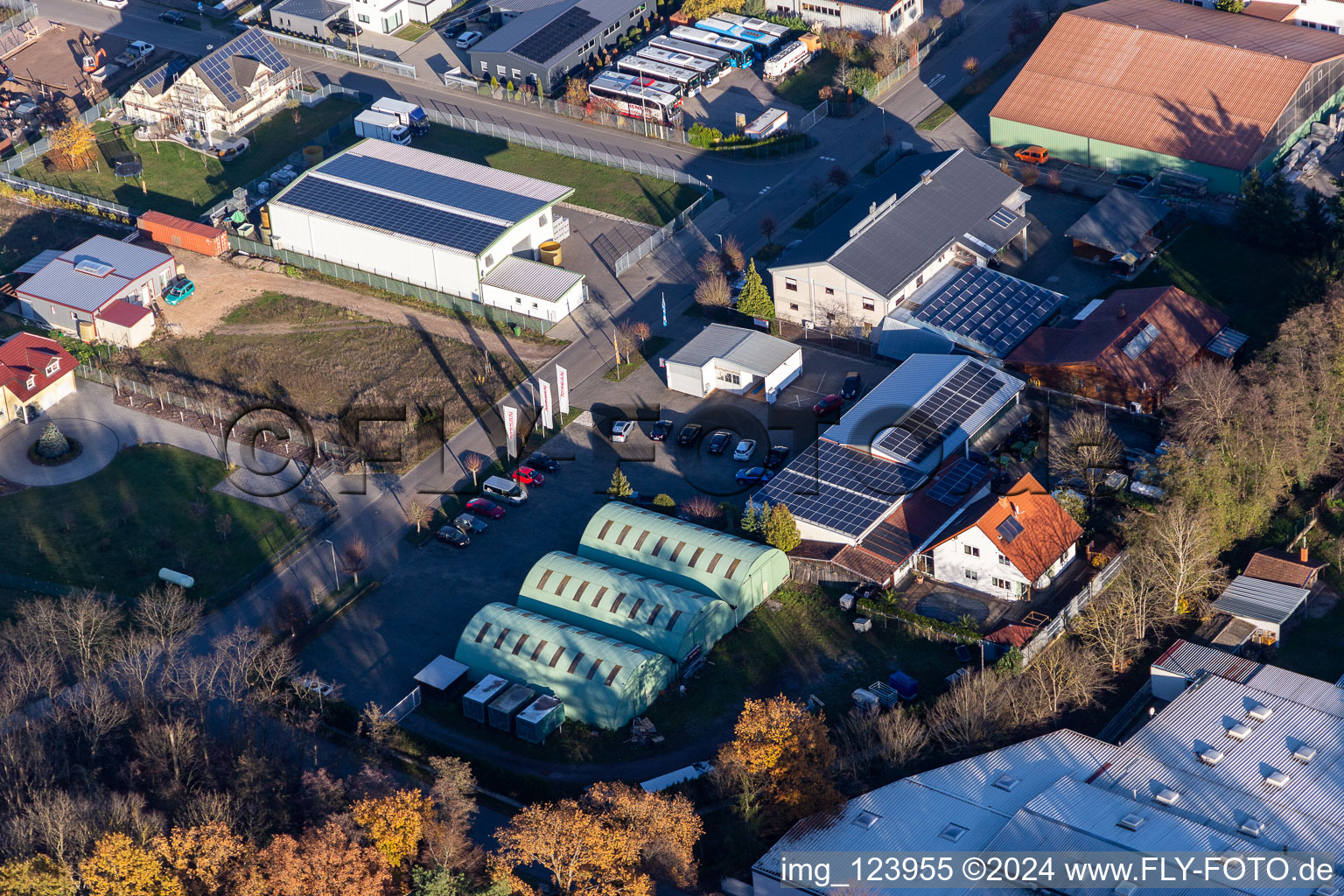 Zone commerciale à Gereut à Hatzenbühl dans le département Rhénanie-Palatinat, Allemagne d'en haut