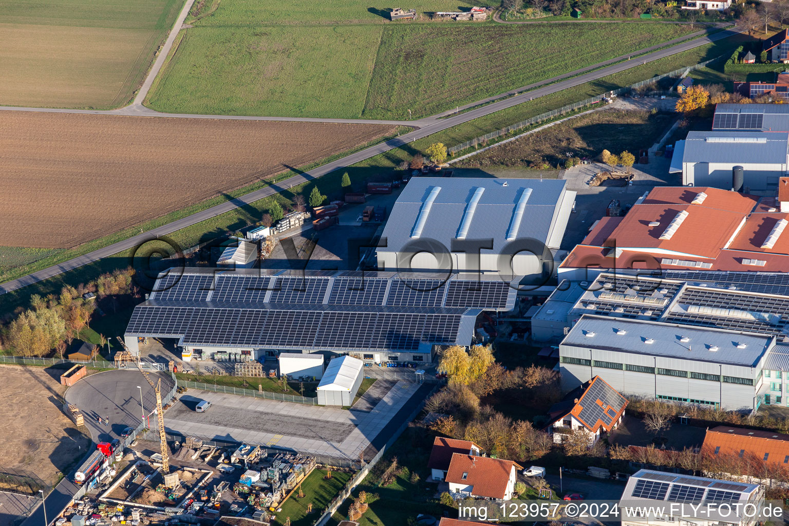 Zone commerciale à Gereut à Hatzenbühl dans le département Rhénanie-Palatinat, Allemagne vue d'en haut