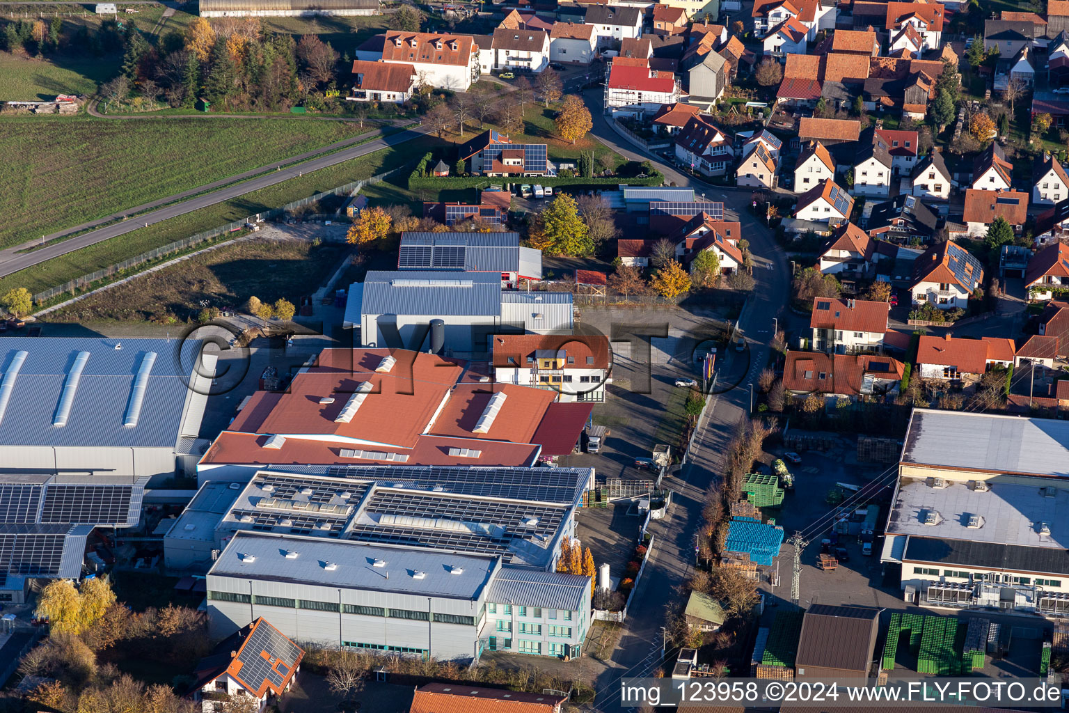 Zone commerciale à Gereut à Hatzenbühl dans le département Rhénanie-Palatinat, Allemagne depuis l'avion