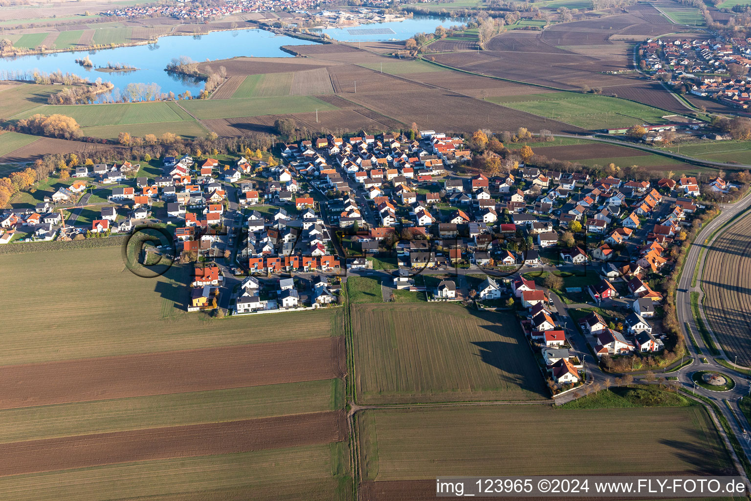 Vue d'oiseau de Quartier Hardtwald in Neupotz dans le département Rhénanie-Palatinat, Allemagne