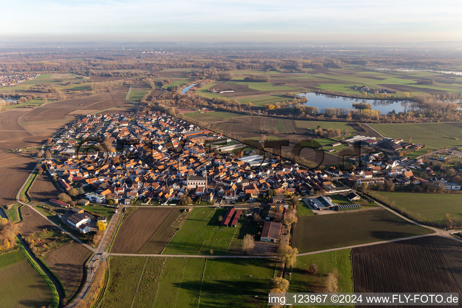 Enregistrement par drone de Quartier Hardtwald in Neupotz dans le département Rhénanie-Palatinat, Allemagne