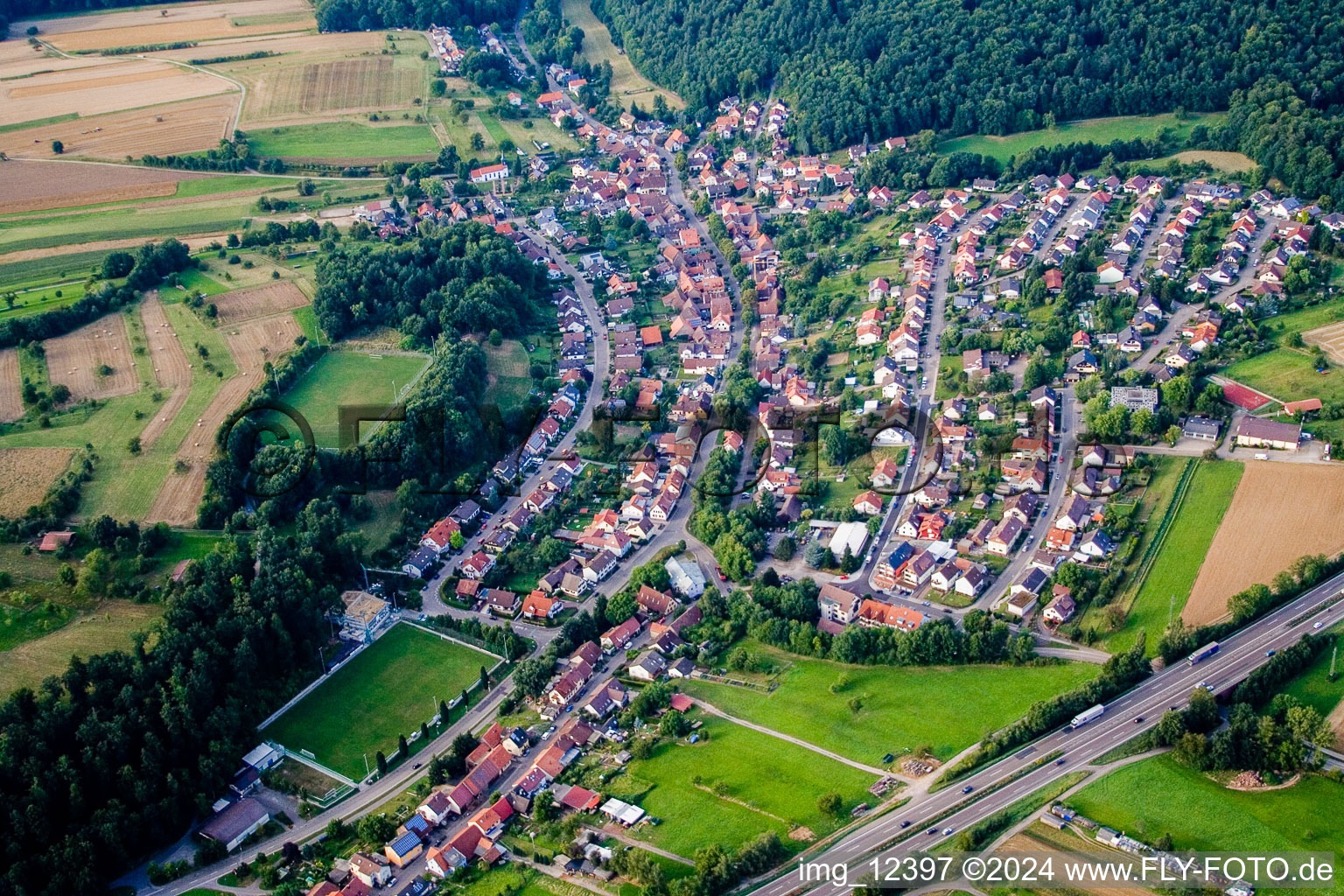 Vue aérienne de Quartier de Mutschelbach à le quartier Untermutschelbach in Karlsbad dans le département Bade-Wurtemberg, Allemagne