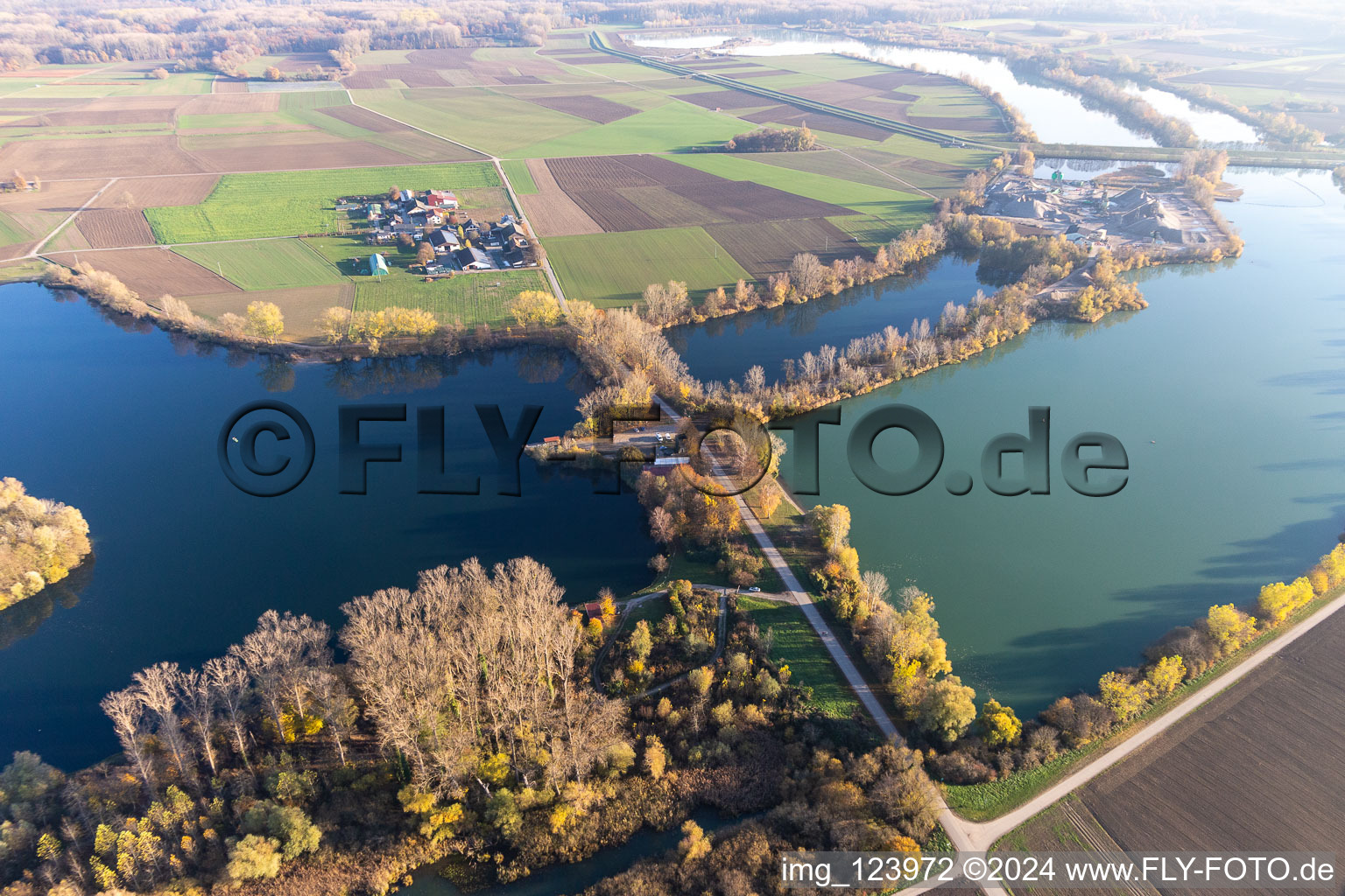 Vue aérienne de Maison de pêche sur le Vieux Rhin à Neupotz dans le département Rhénanie-Palatinat, Allemagne