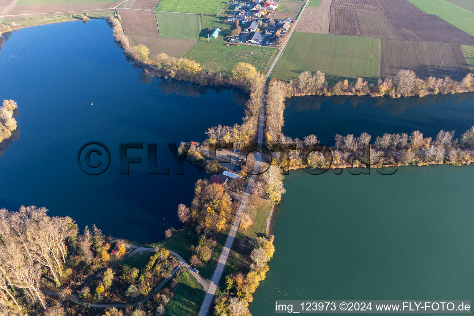 Vue aérienne de Restaurant en plein air Anglerheim Neupotz sur l'Altrhein à Neupotz dans le département Rhénanie-Palatinat, Allemagne