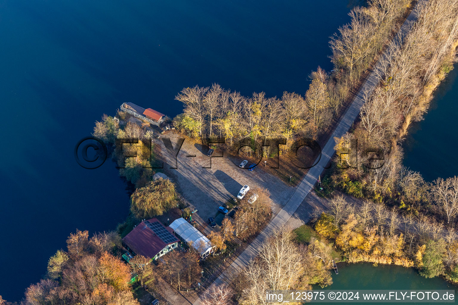 Vue oblique de Maison de pêche sur le Vieux Rhin à Neupotz dans le département Rhénanie-Palatinat, Allemagne