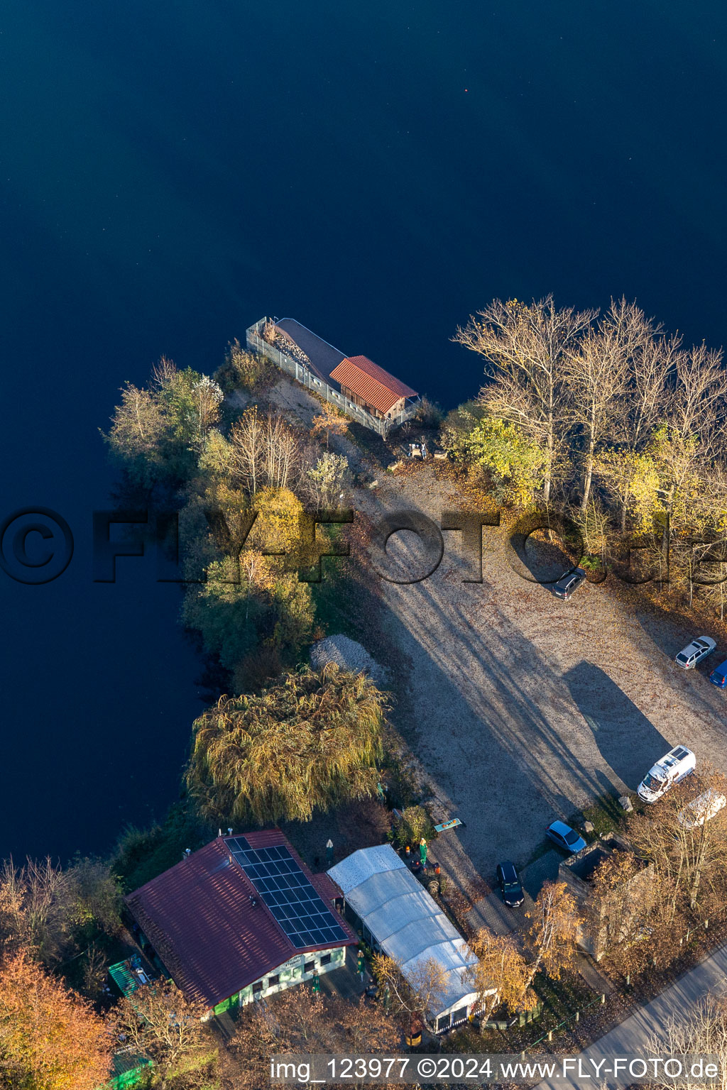 Maison de pêche sur le Vieux Rhin à Neupotz dans le département Rhénanie-Palatinat, Allemagne hors des airs