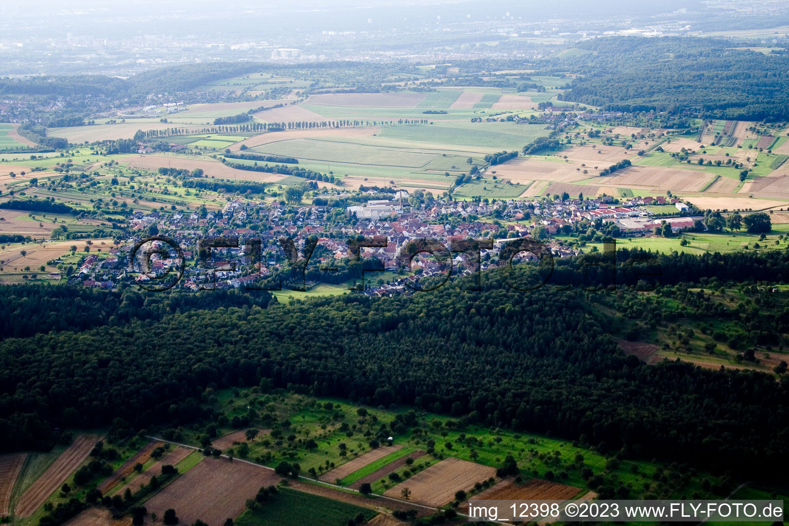Vue aérienne de Du sud à le quartier Stupferich in Karlsruhe dans le département Bade-Wurtemberg, Allemagne