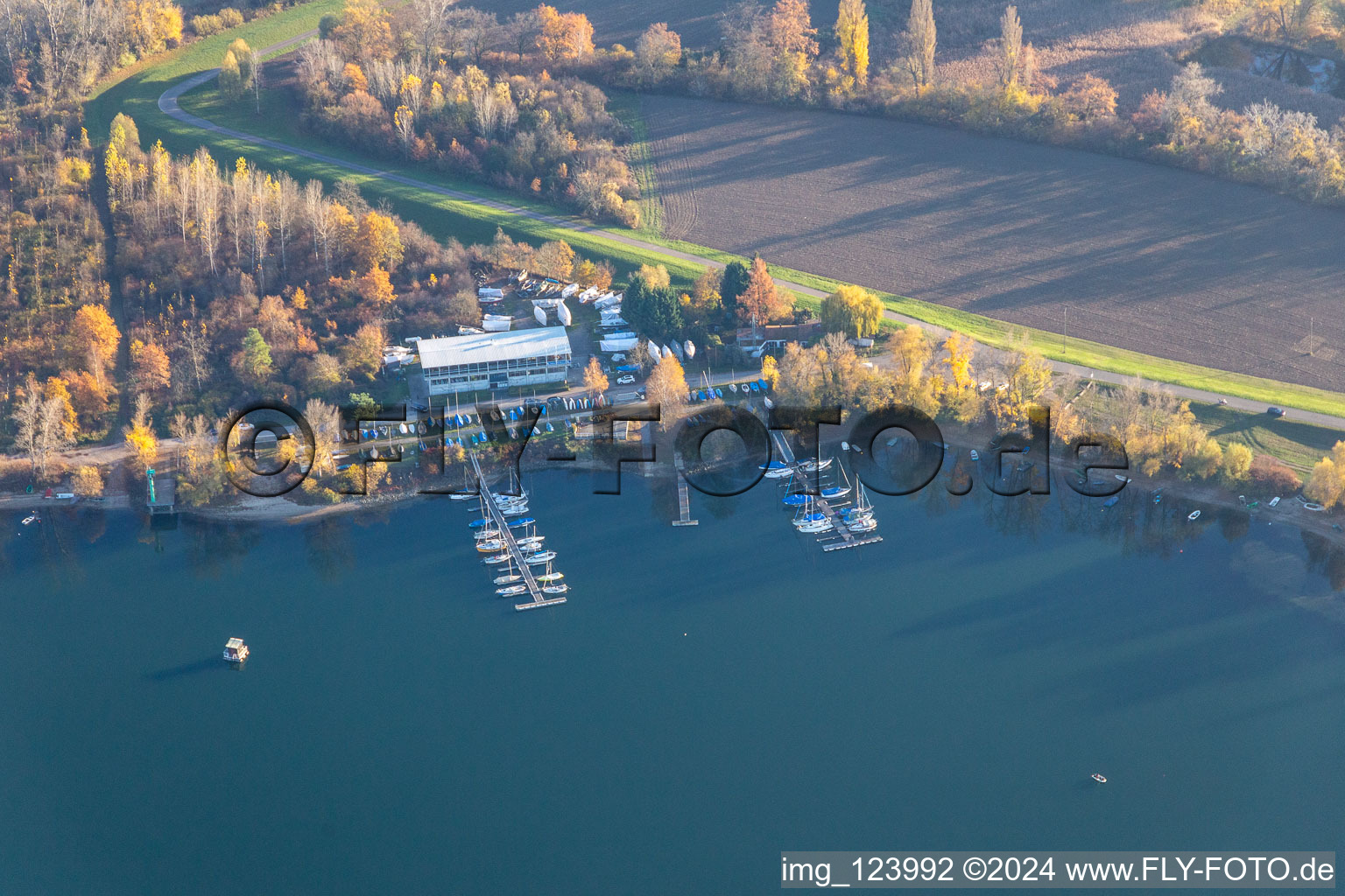 Vue aérienne de Club de voile RKC Wörth eV au port national à le quartier Maximiliansau in Wörth am Rhein dans le département Rhénanie-Palatinat, Allemagne