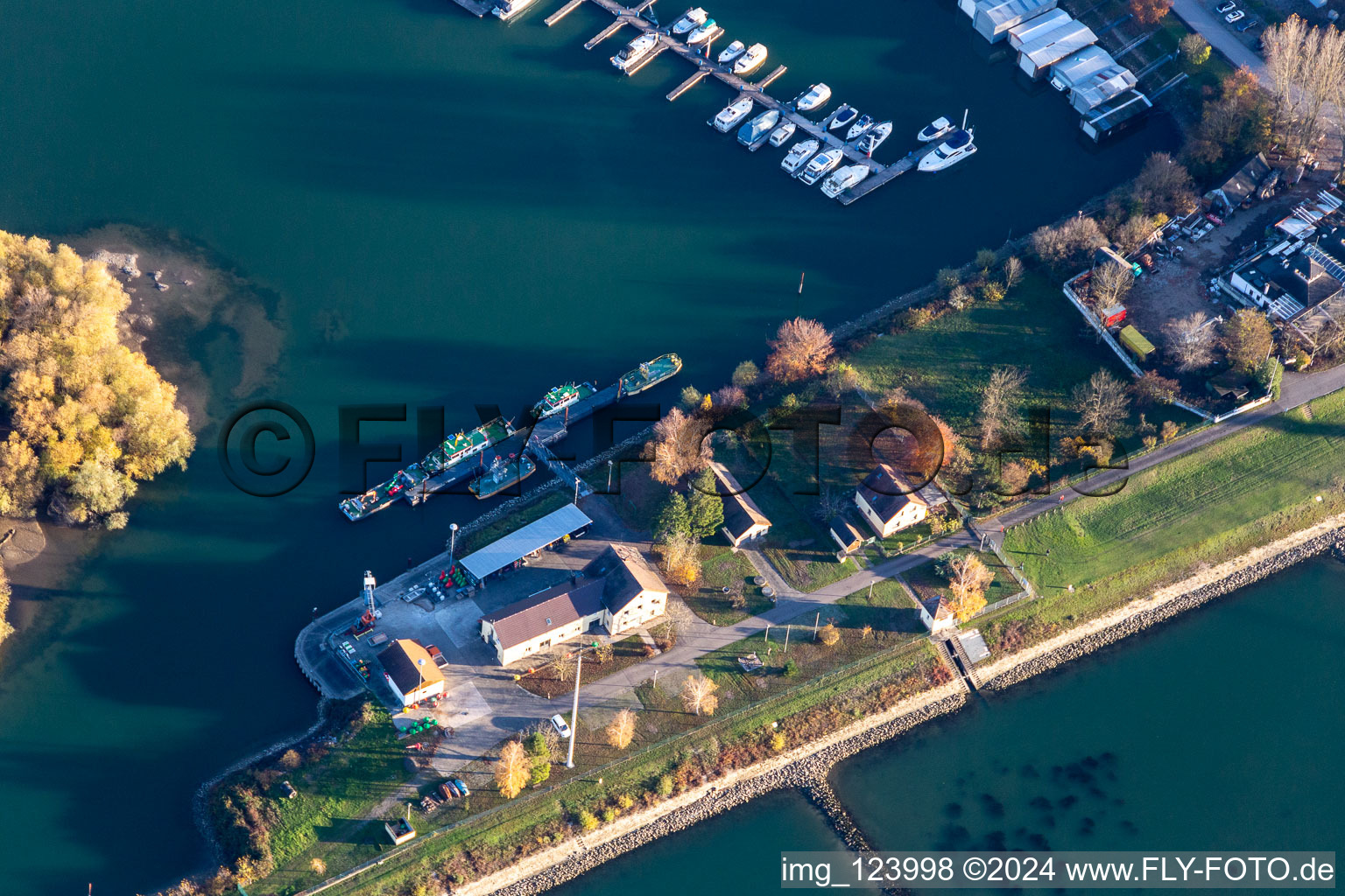 Vue aérienne de Marina Motorboat Club Kalsruhe eV à le quartier Knielingen in Karlsruhe dans le département Bade-Wurtemberg, Allemagne