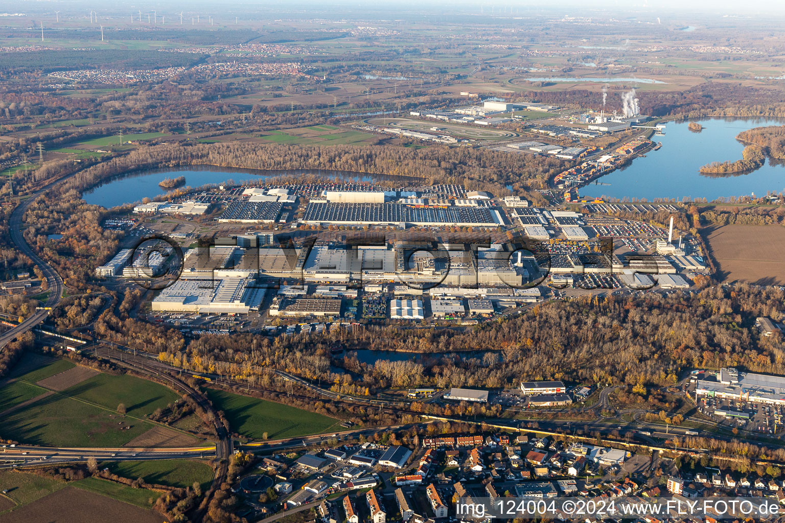 Vue aérienne de Locaux de l'usine automobile Daimler à Wörth à Wörth am Rhein dans le département Rhénanie-Palatinat, Allemagne