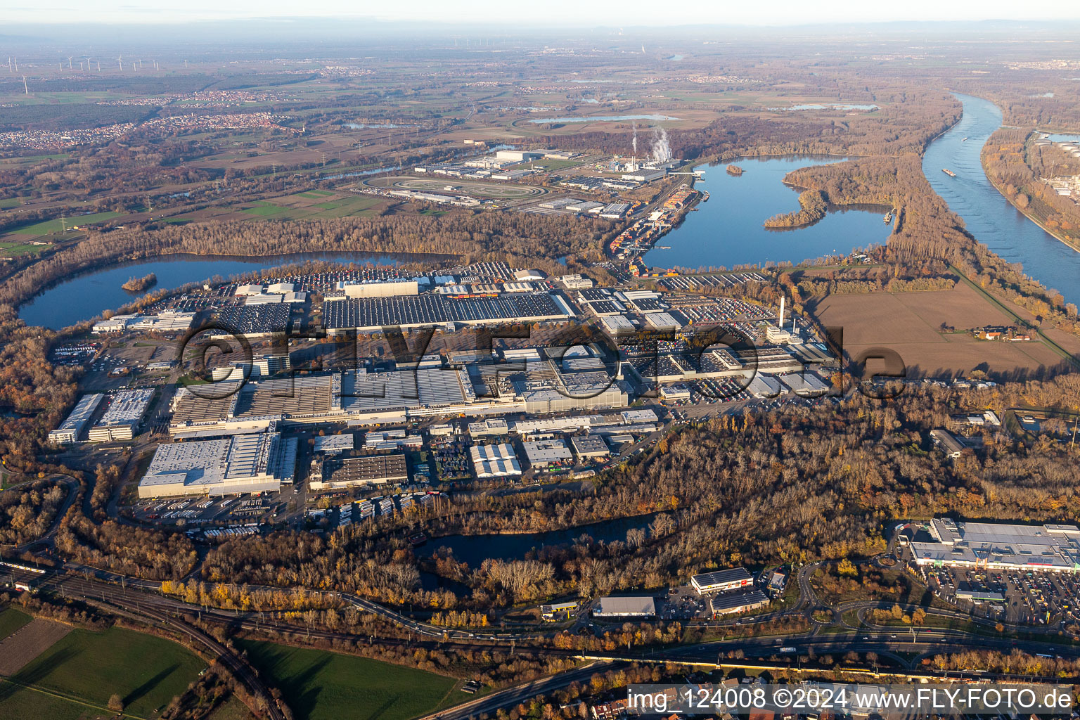 Photographie aérienne de Locaux de l'usine automobile Daimler à Wörth à Wörth am Rhein dans le département Rhénanie-Palatinat, Allemagne