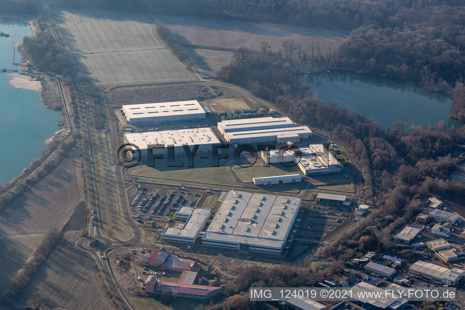 Photographie aérienne de Zone industrielle et commerciale avec Faurecia, Groke Doors, Linde+Wiemann et Noblesse à Hagenbach dans le département Rhénanie-Palatinat, Allemagne