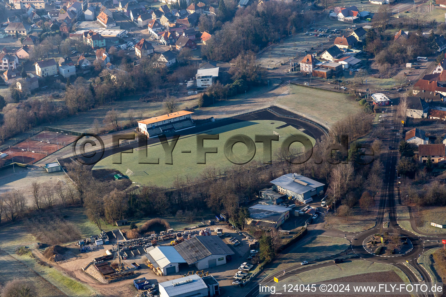 Vue aérienne de Stade à Lauterbourg dans le département Bas Rhin, France