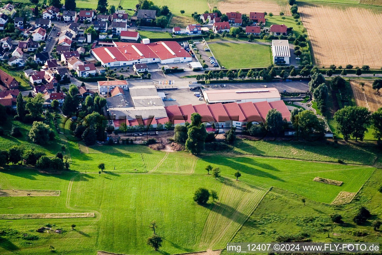 Vue oblique de Vogelsitz GmbH, Kleinsteinbacherstrasse 44 à le quartier Stupferich in Karlsruhe dans le département Bade-Wurtemberg, Allemagne