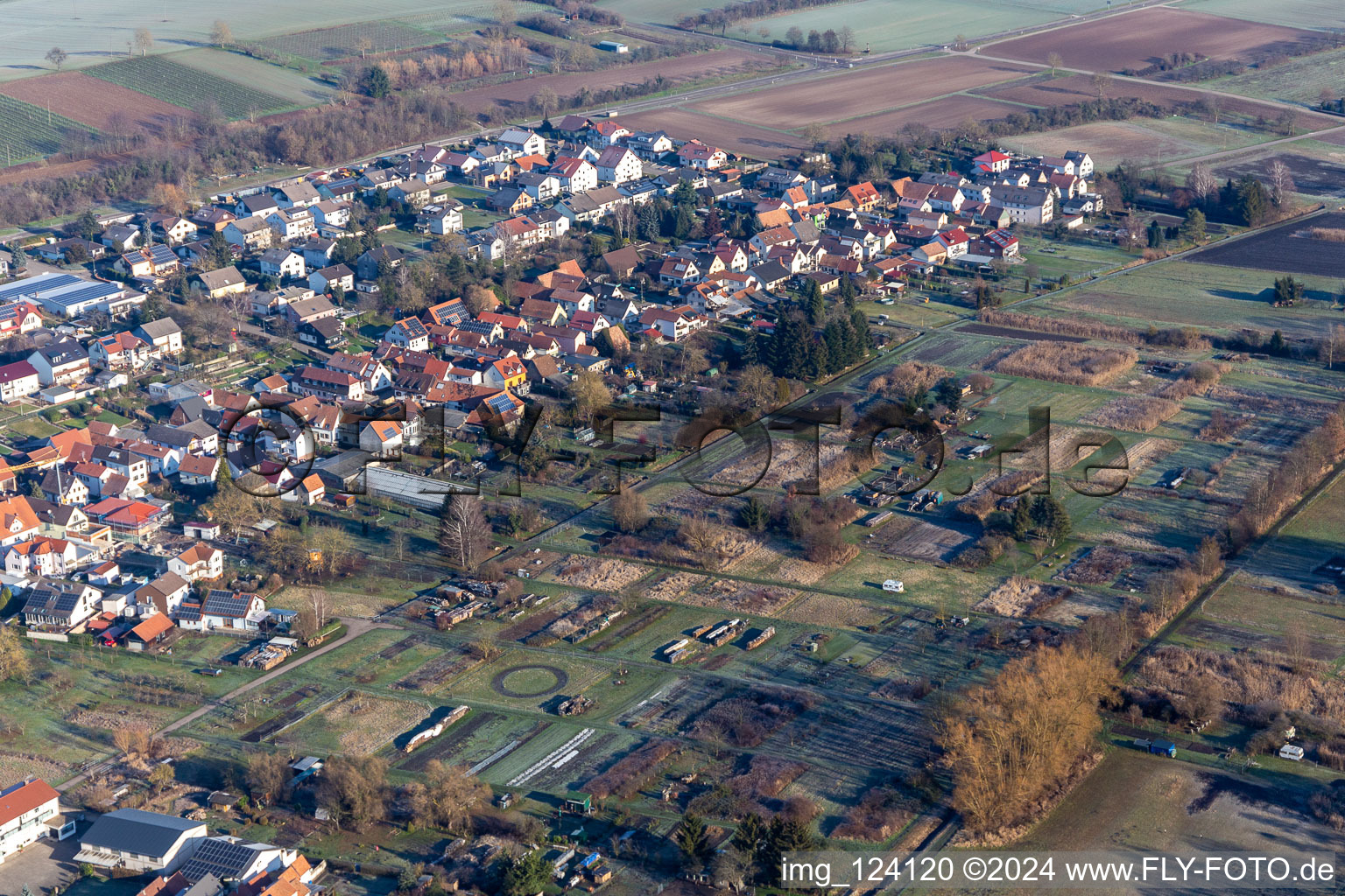 Photographie aérienne de Untere Hauptstrasse, Guttenbergstrasse et Wasgaustrasse à le quartier Kleinsteinfeld in Steinfeld dans le département Rhénanie-Palatinat, Allemagne