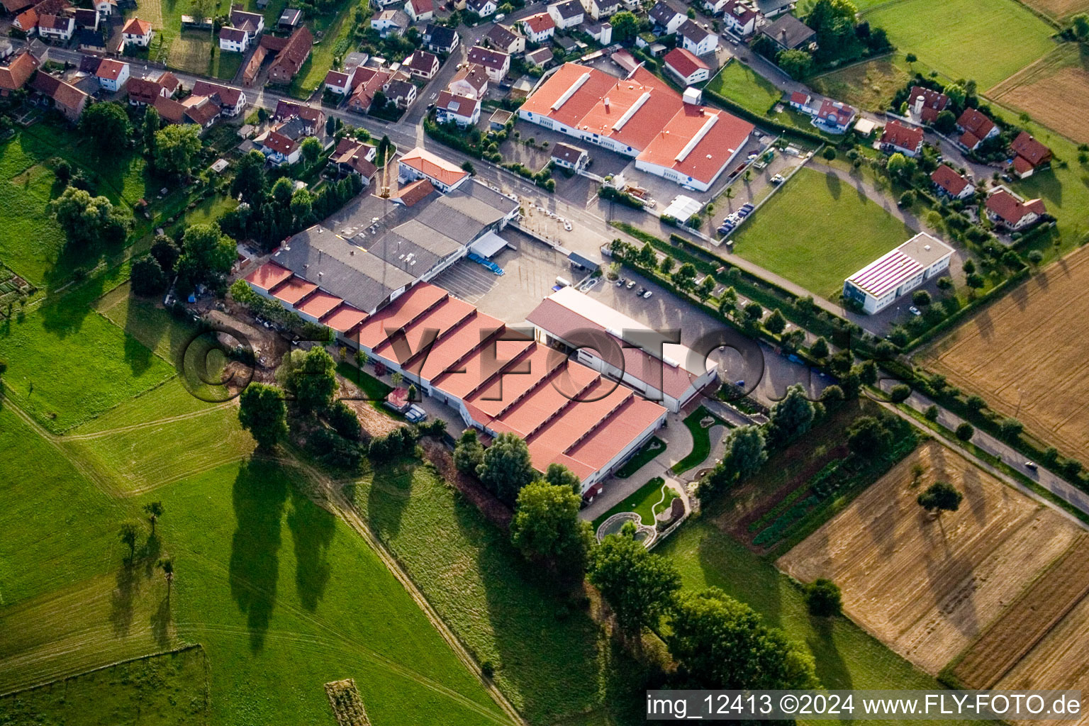 Vogelsitz GmbH, Kleinsteinbacherstrasse 44 à le quartier Stupferich in Karlsruhe dans le département Bade-Wurtemberg, Allemagne vue du ciel