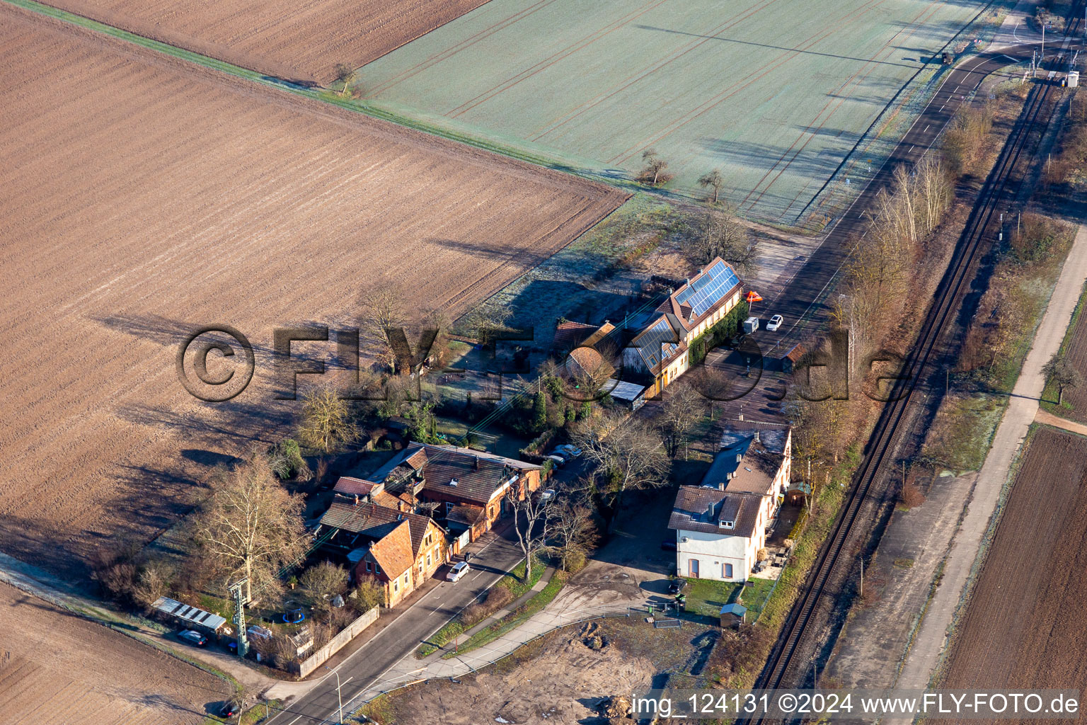 Vue aérienne de Radhaus Schultz en face de la gare de Schaidter à Steinfeld dans le département Rhénanie-Palatinat, Allemagne