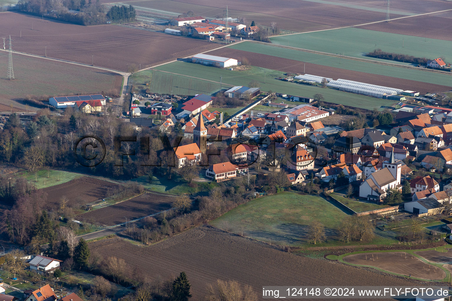 Vue aérienne de Église protestante à Minfeld dans le département Rhénanie-Palatinat, Allemagne