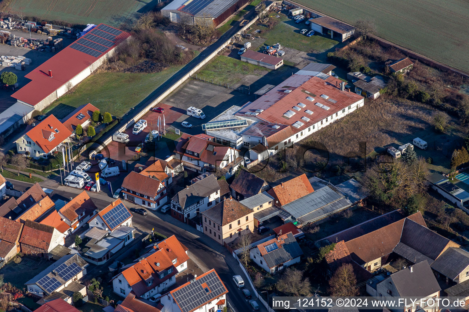 Minfeld dans le département Rhénanie-Palatinat, Allemagne d'un drone