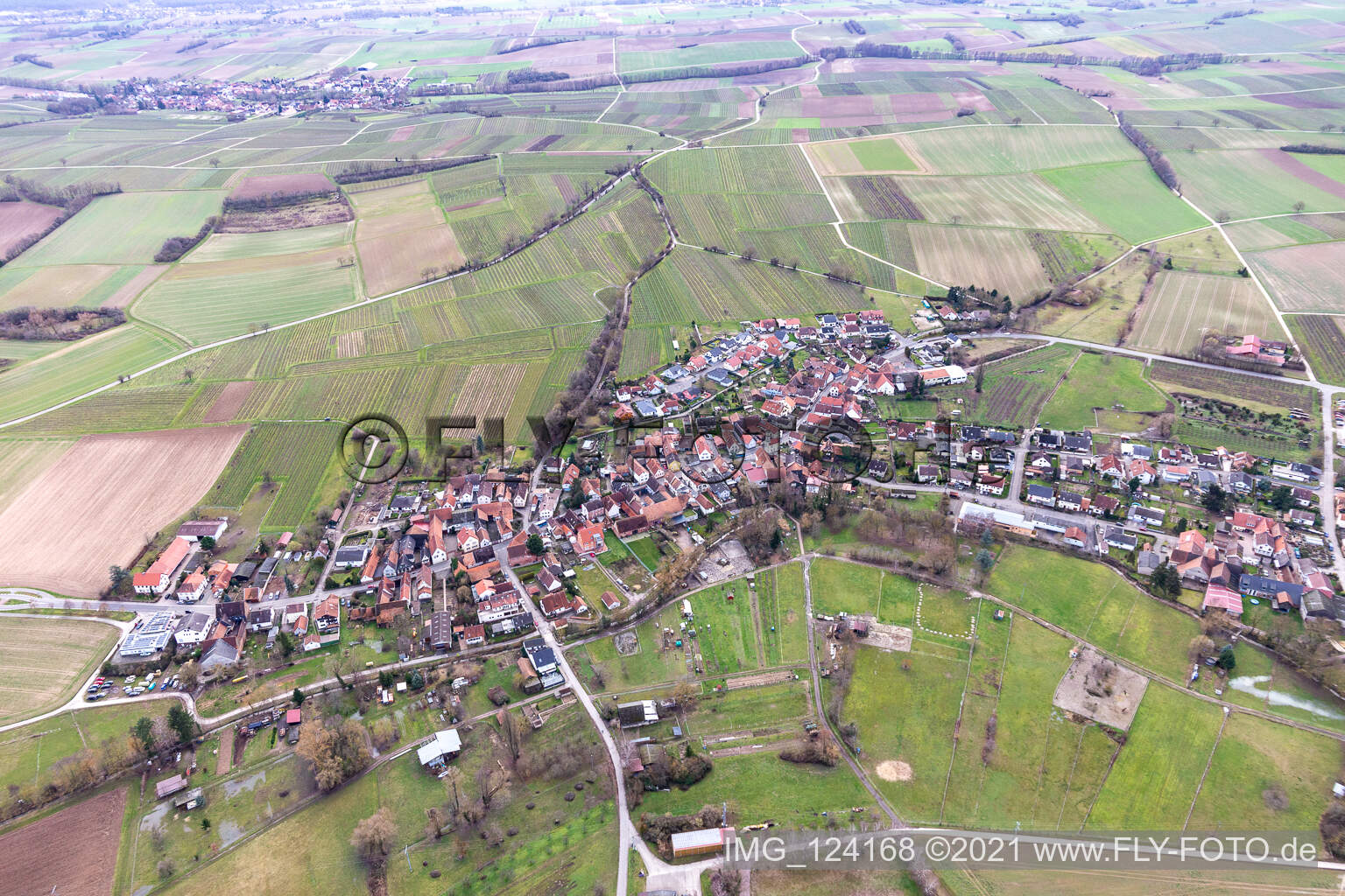 Oberhausen dans le département Rhénanie-Palatinat, Allemagne vu d'un drone