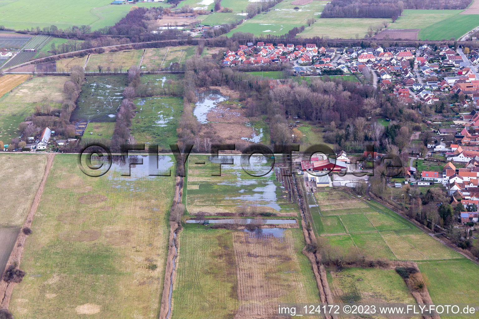 Vue aérienne de Fossé de crue inondé/Erlenbach à la laverie à Billigheim-Ingenheim dans le département Rhénanie-Palatinat, Allemagne