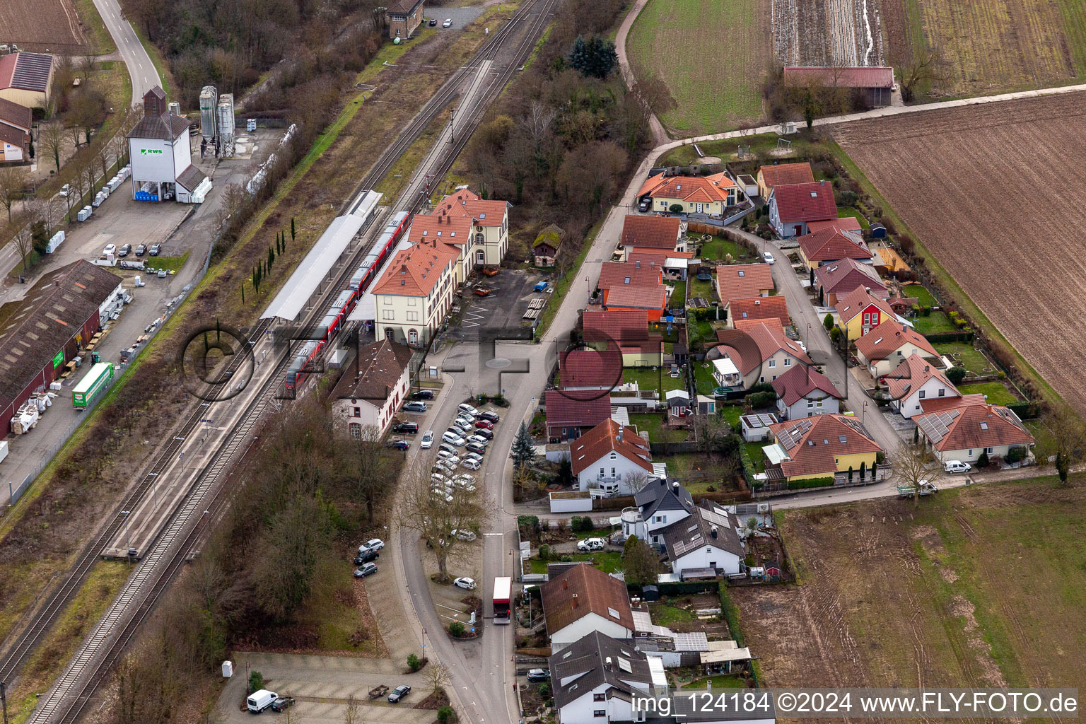 Vue aérienne de A la gare à Winden dans le département Rhénanie-Palatinat, Allemagne