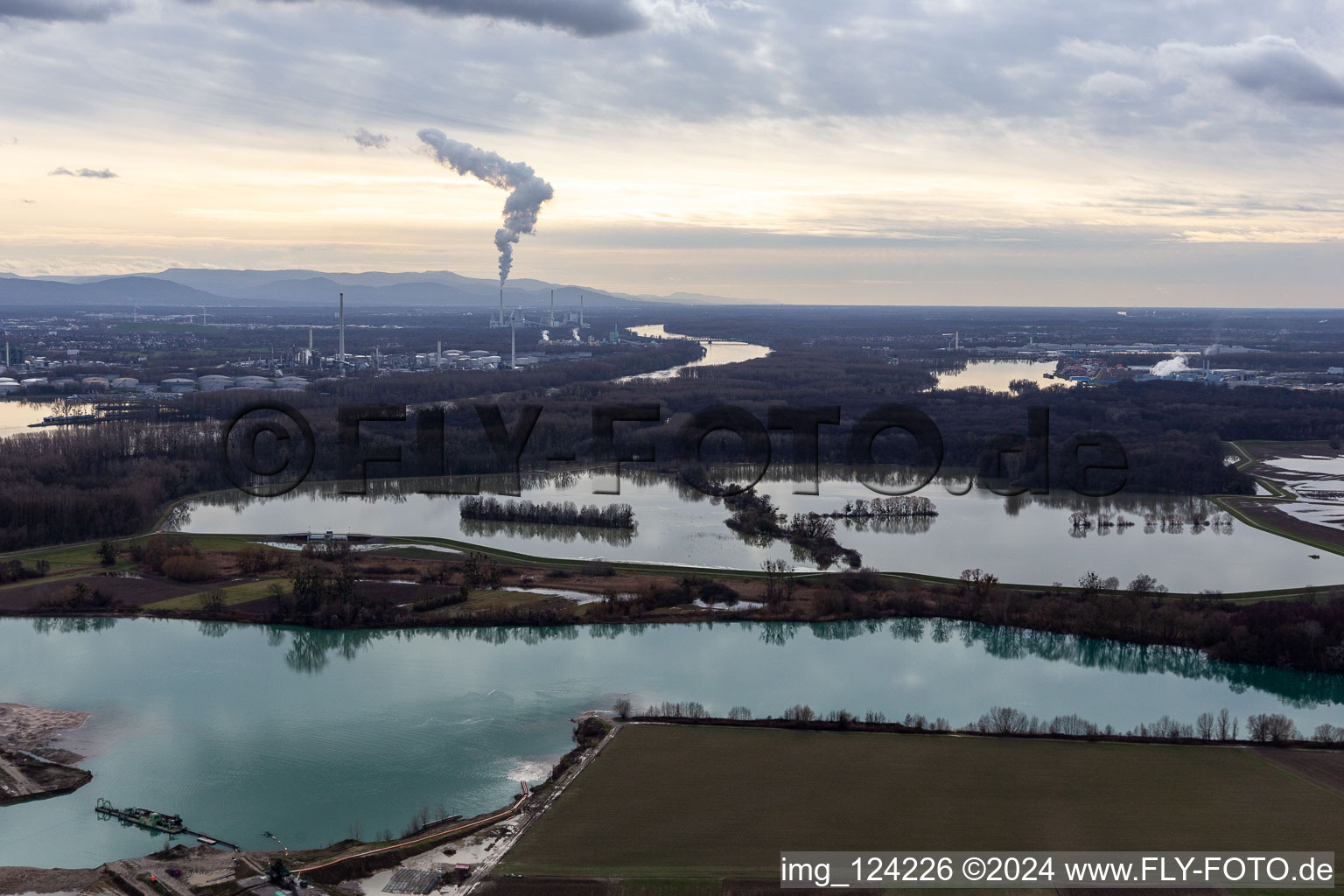 Vue aérienne de Vieux Rhin / Polder Neupotz inondé à Neupotz dans le département Rhénanie-Palatinat, Allemagne